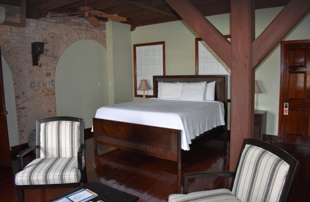 English Harbour Copper And Lumber Store Hotel מראה חיצוני תמונה