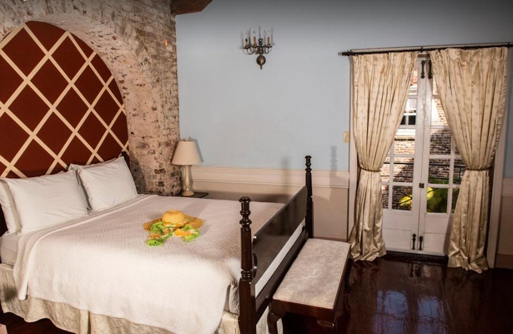English Harbour Copper And Lumber Store Hotel מראה חיצוני תמונה