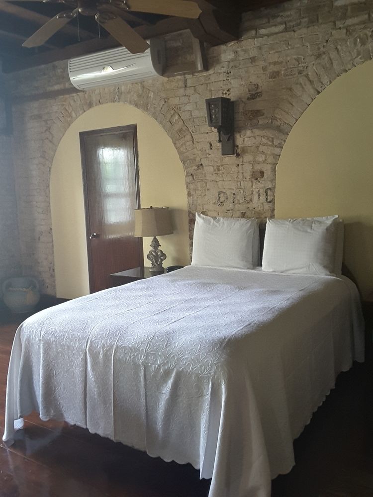 English Harbour Copper And Lumber Store Hotel מראה חיצוני תמונה